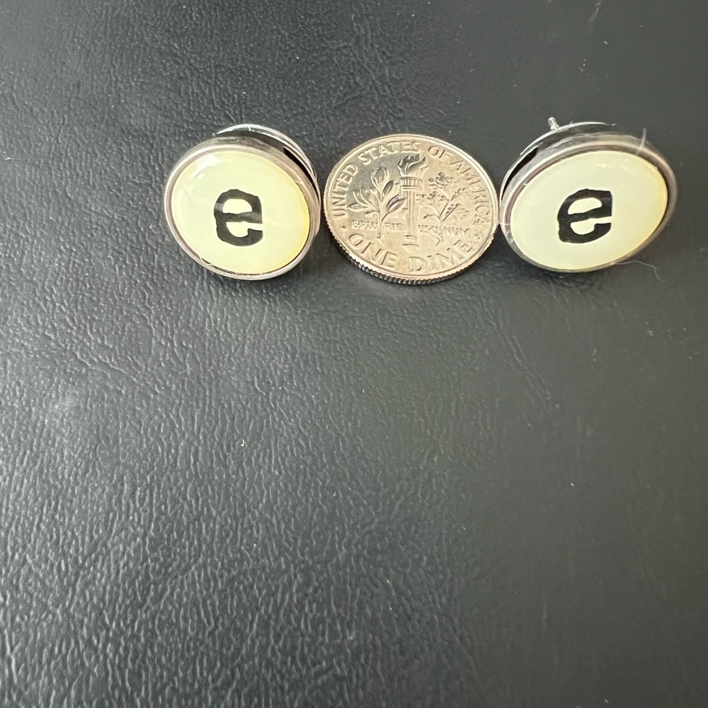 VINTAGE LOWER CASE e TYPEWRITER KEY PIERCED EARRINGS - Picture 4 of 5